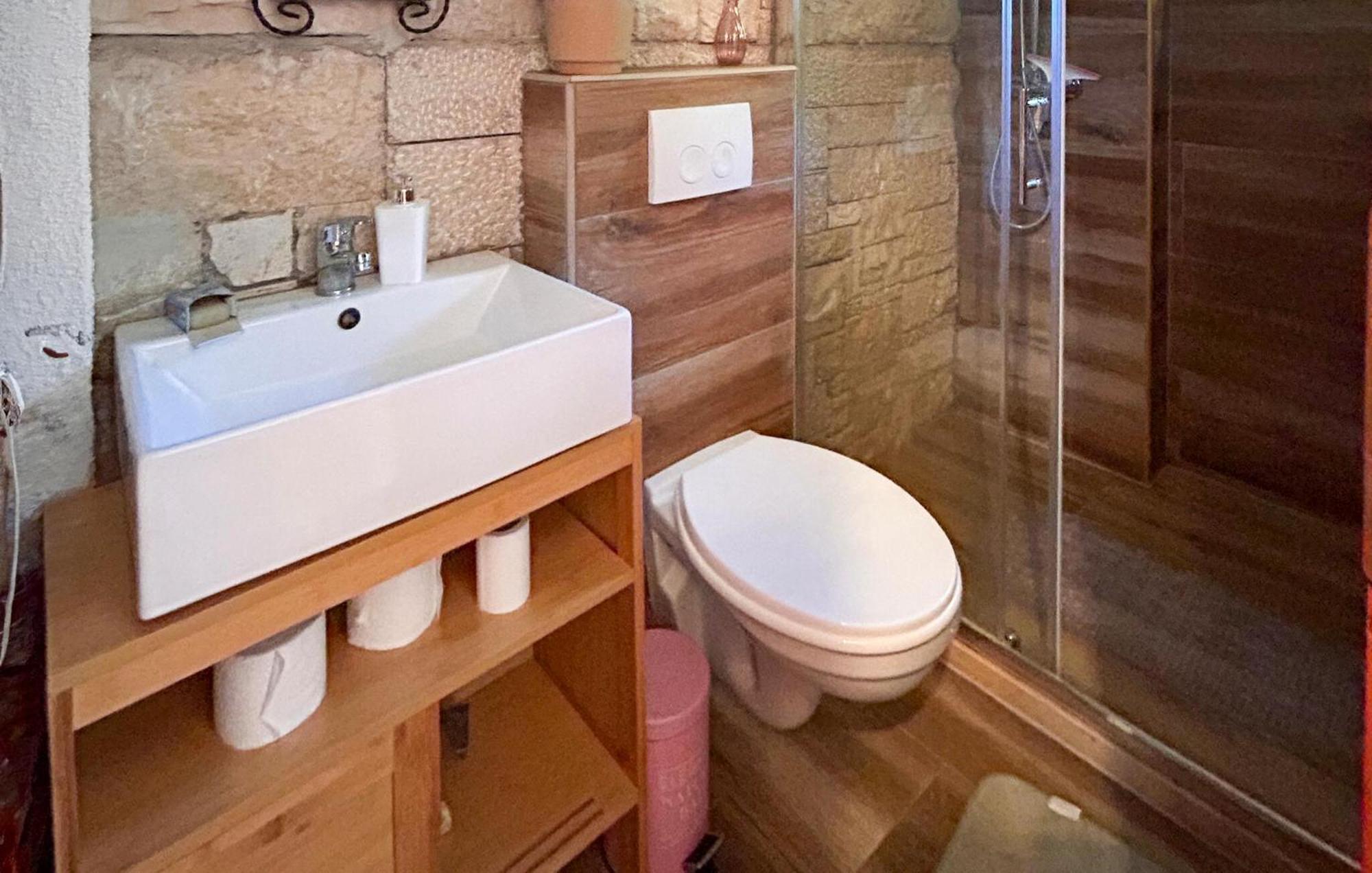 2 Bedroom Beautiful In Rovigno