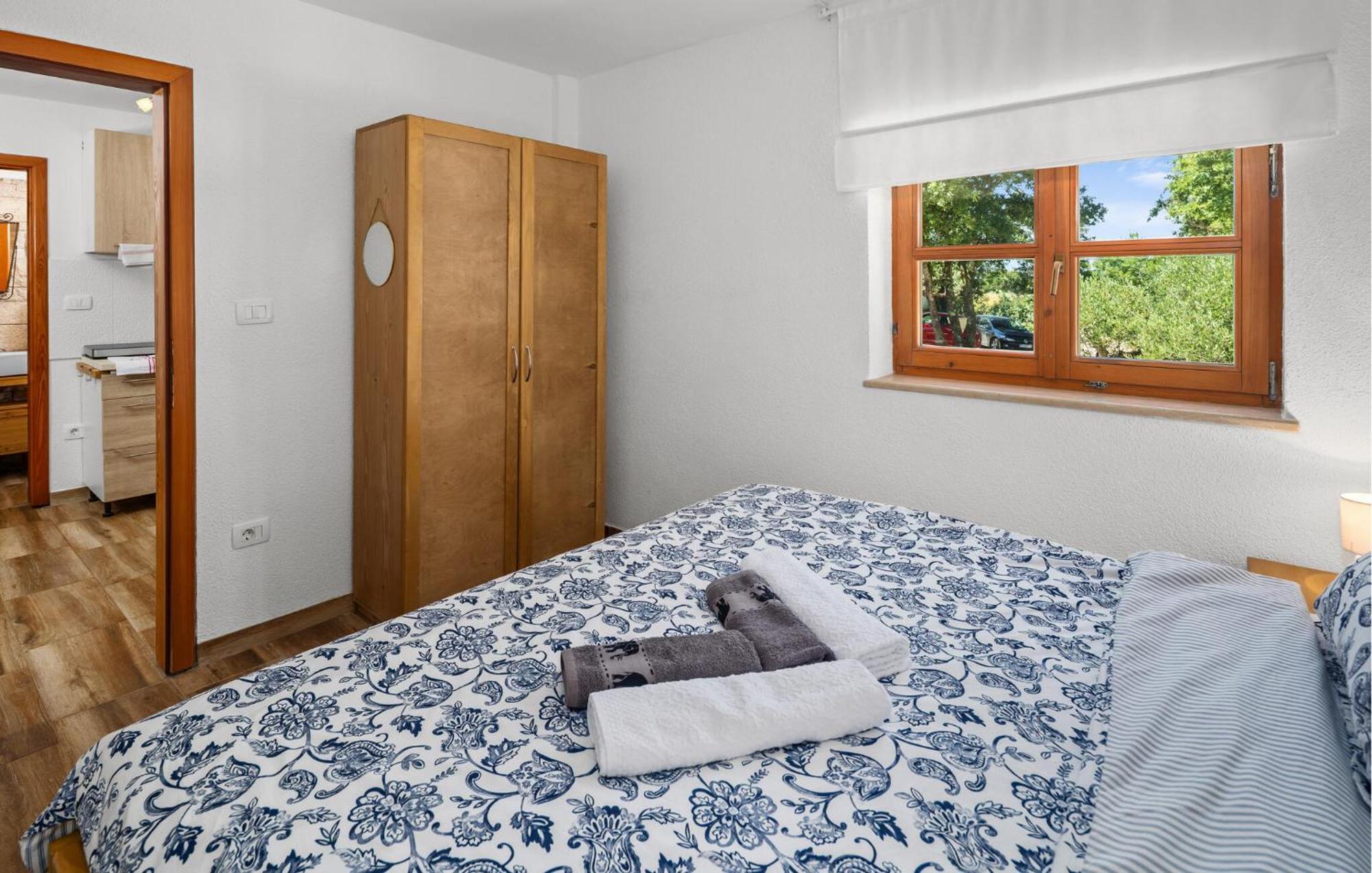2 Bedroom Beautiful In Casa vacanze *