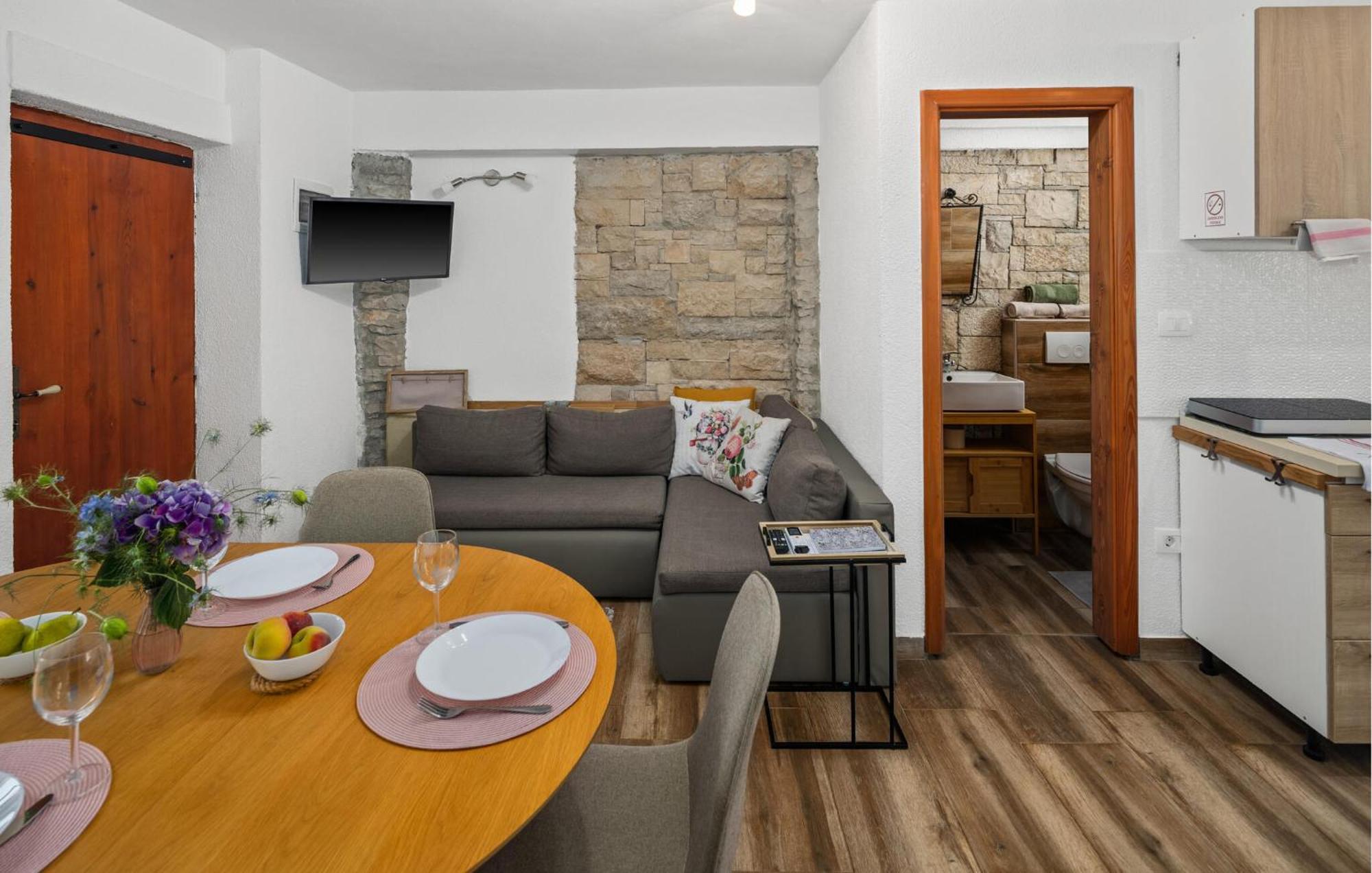 2 Bedroom Beautiful In *