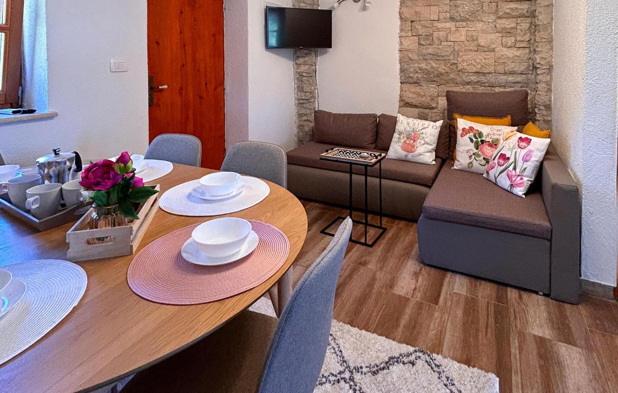 2 Bedroom Beautiful In Ferienhaus