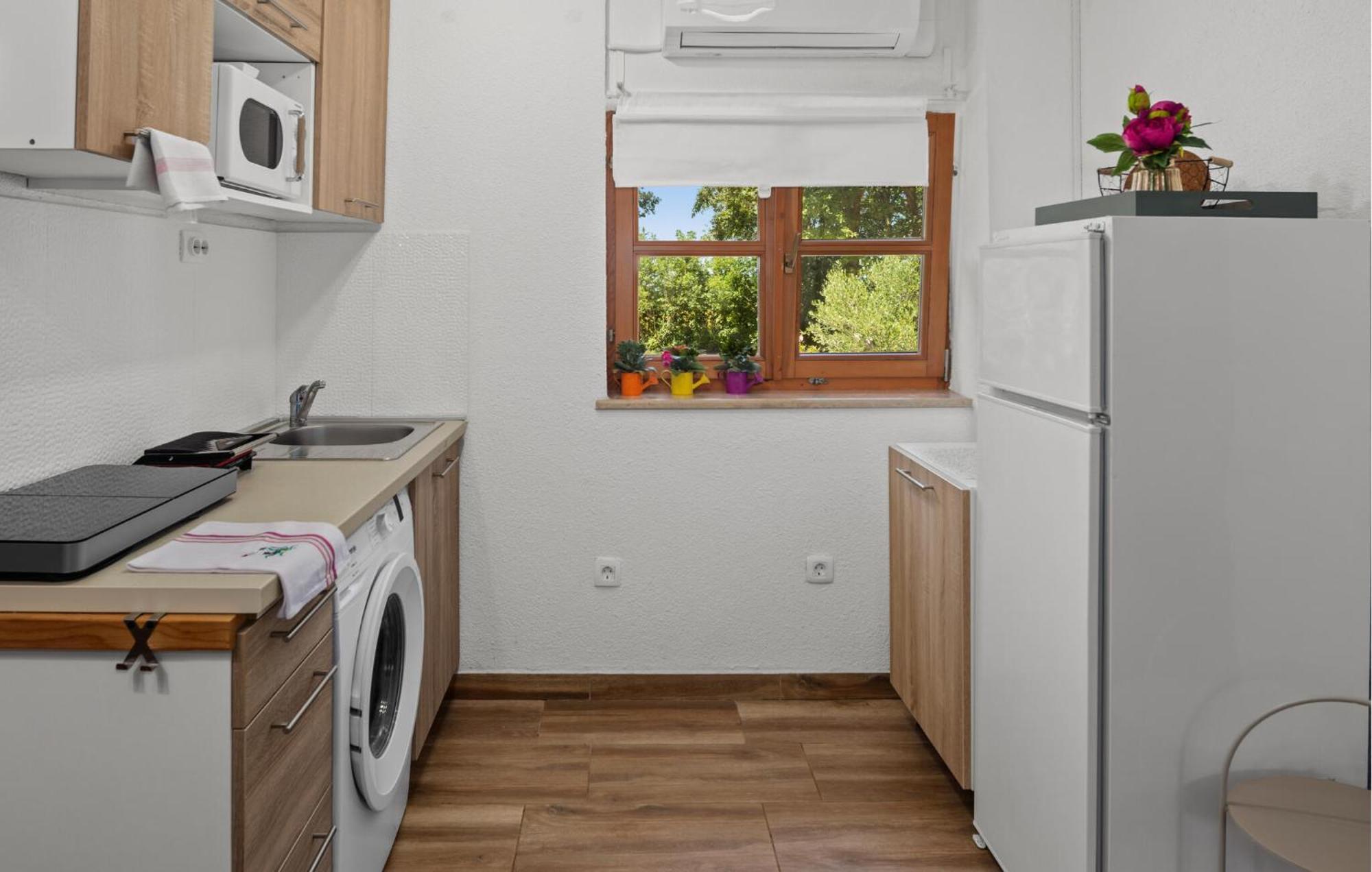 2 Bedroom Beautiful In Ferienhaus *