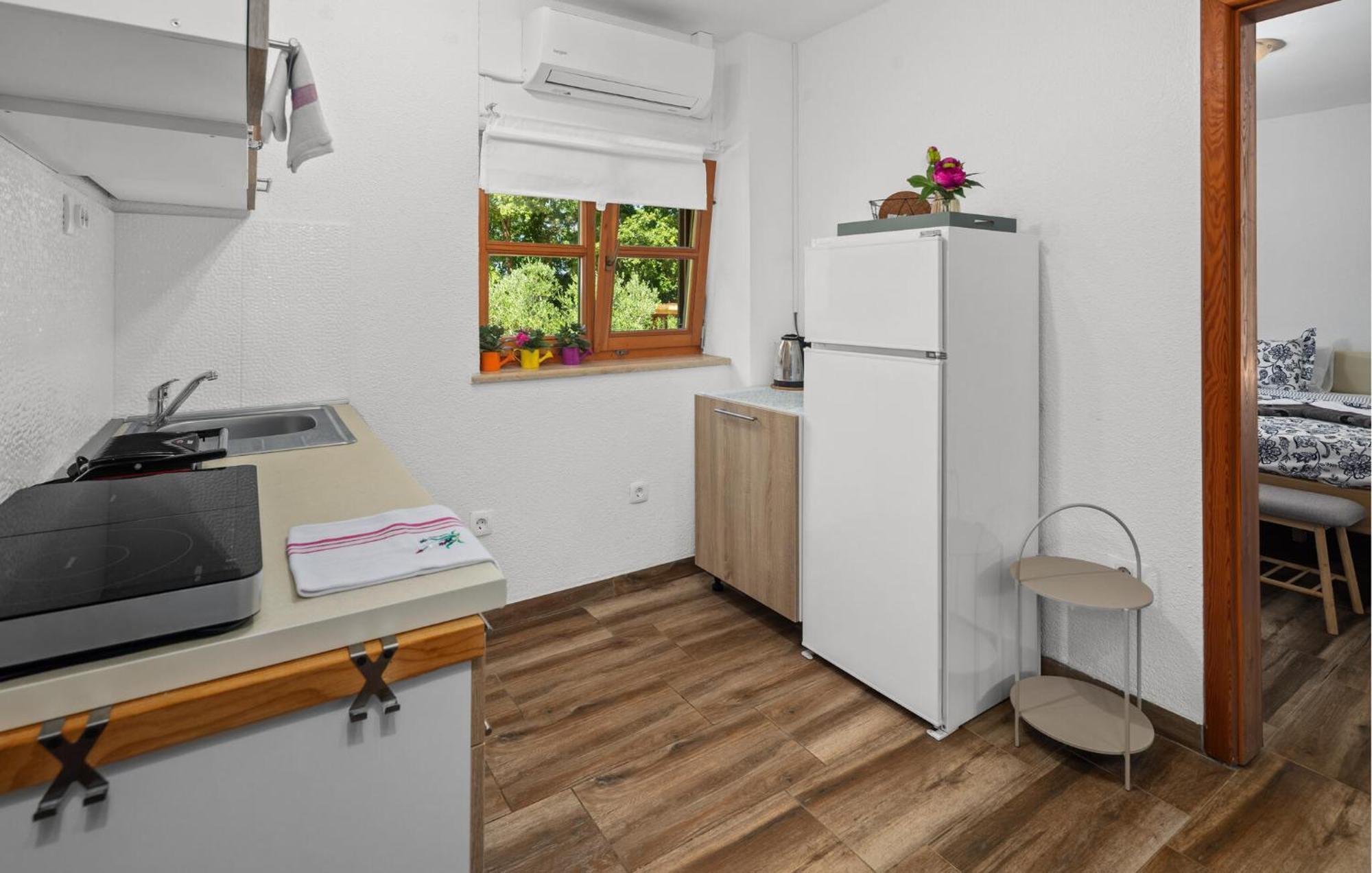2 Bedroom Beautiful In Ferienhaus